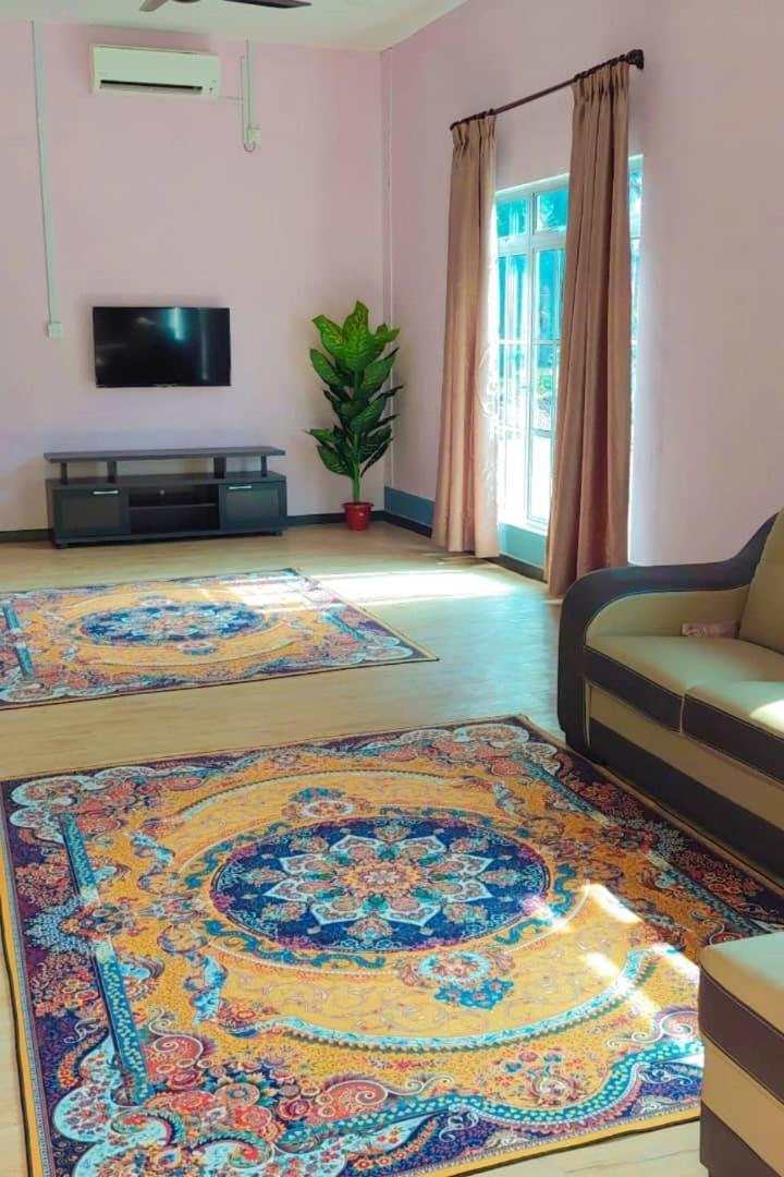 Teratak Kayu Homestay Batu Pahat Luaran gambar