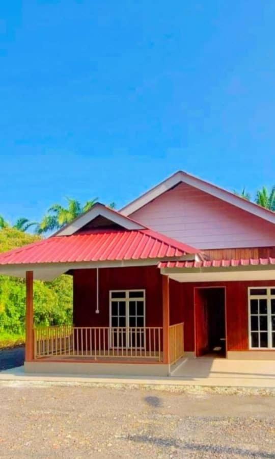 Teratak Kayu Homestay Batu Pahat Luaran gambar